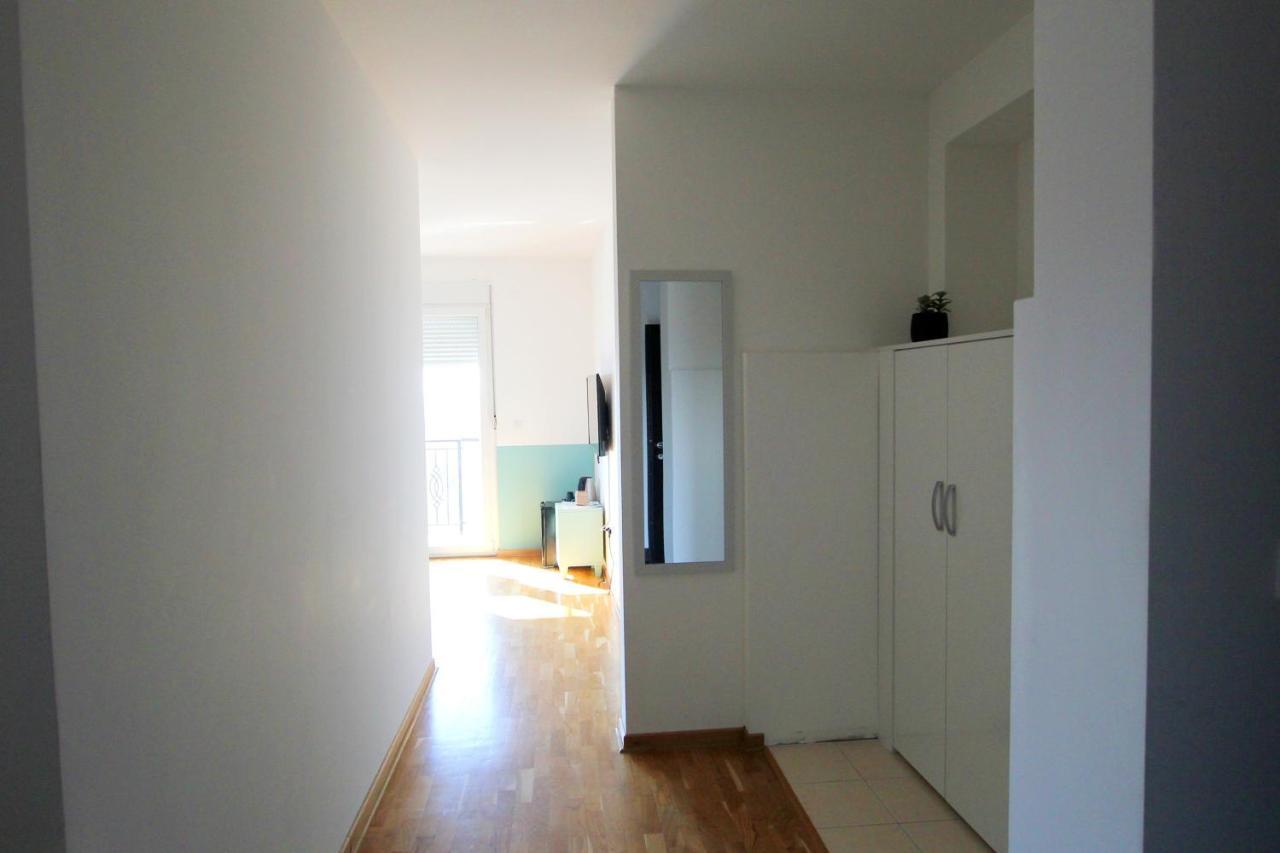 Lola Almost Home Belgrado Exterior foto